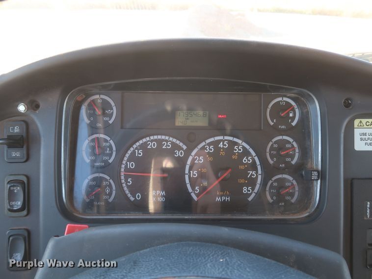 image for item MJ9194 2010 Freightliner Business Class M2  fuel / lube truck