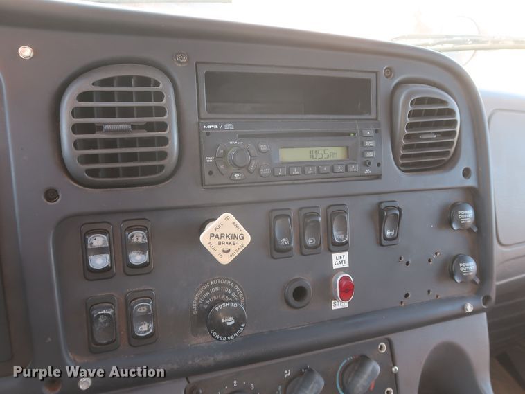 image for item MJ9194 2010 Freightliner Business Class M2  fuel / lube truck