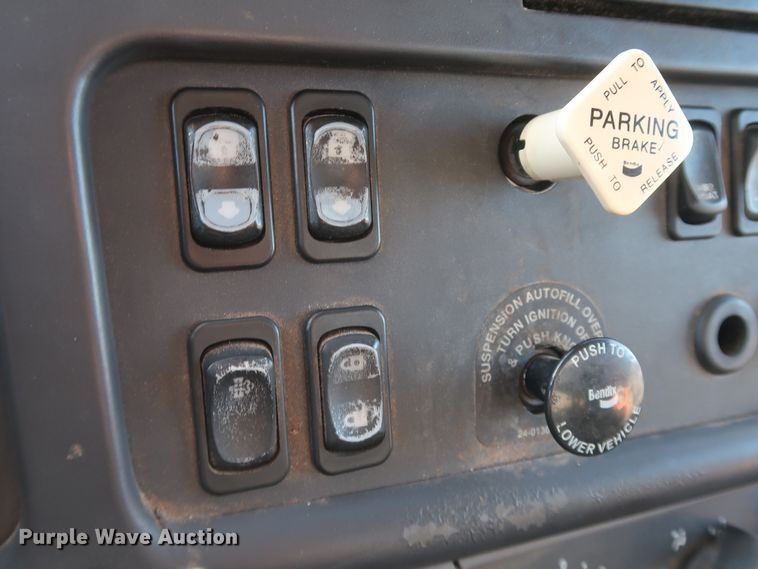 image for item MJ9194 2010 Freightliner Business Class M2  fuel / lube truck