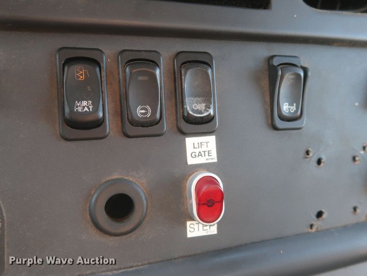 image for item MJ9194 2010 Freightliner Business Class M2  fuel / lube truck