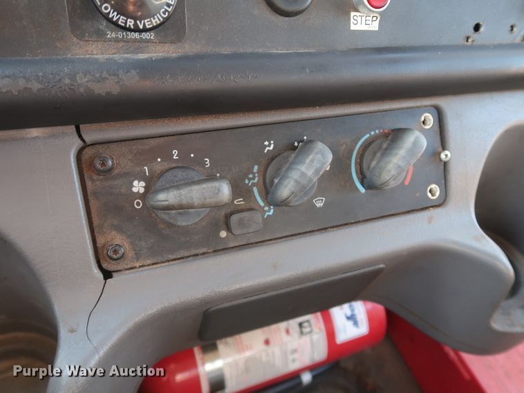 image for item MJ9194 2010 Freightliner Business Class M2  fuel / lube truck