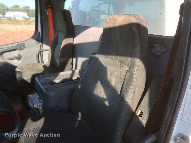 image for item MJ9194 2010 Freightliner Business Class M2  fuel / lube truck