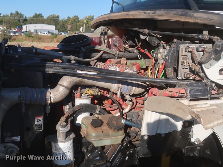 image for item MJ9194 2010 Freightliner Business Class M2  fuel / lube truck