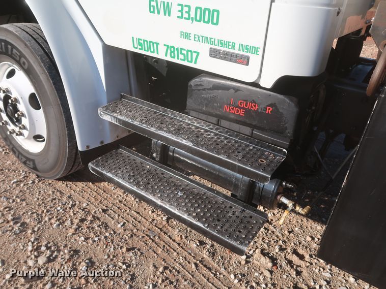 image for item MJ9194 2010 Freightliner Business Class M2  fuel / lube truck