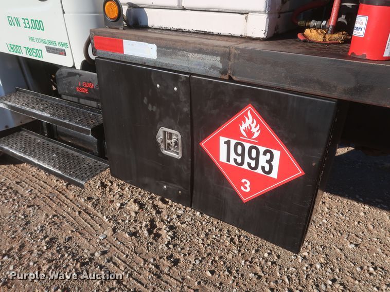 image for item MJ9194 2010 Freightliner Business Class M2  fuel / lube truck