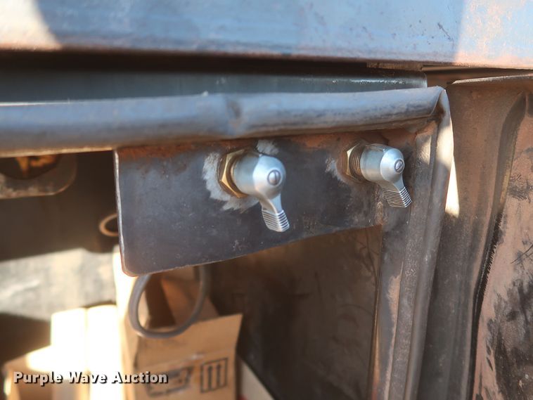 image for item MJ9194 2010 Freightliner Business Class M2  fuel / lube truck