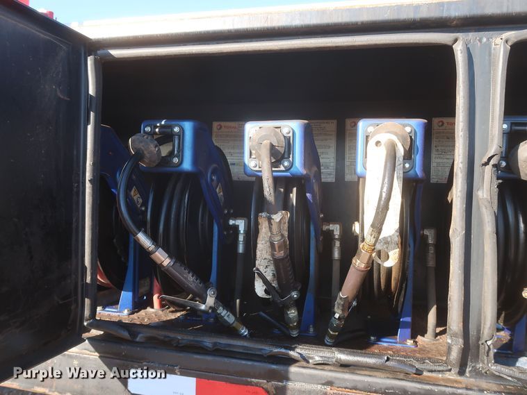 image for item MJ9194 2010 Freightliner Business Class M2  fuel / lube truck