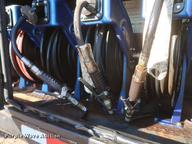 image for item MJ9194 2010 Freightliner Business Class M2  fuel / lube truck