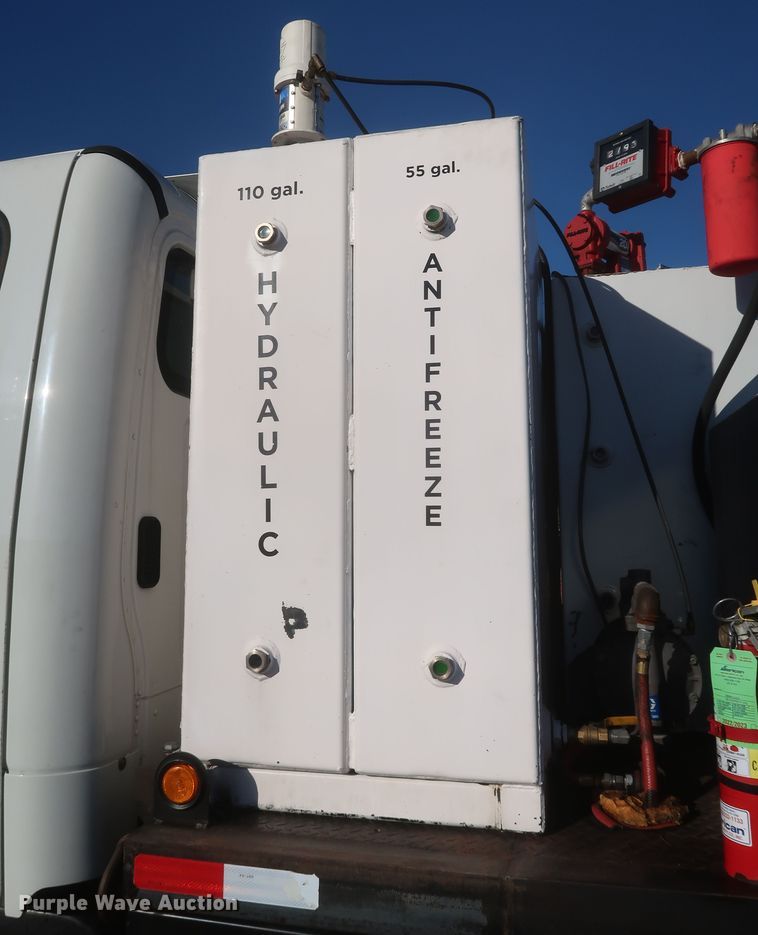 image for item MJ9194 2010 Freightliner Business Class M2  fuel / lube truck