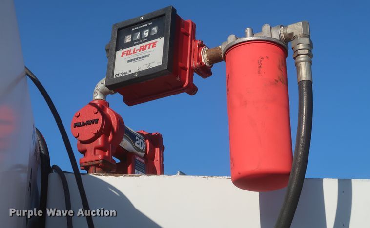 image for item MJ9194 2010 Freightliner Business Class M2  fuel / lube truck