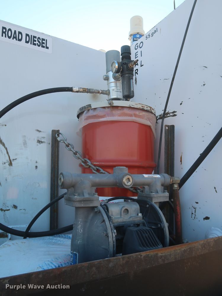 image for item MJ9194 2010 Freightliner Business Class M2  fuel / lube truck