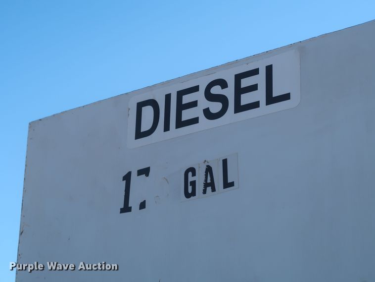 image for item MJ9194 2010 Freightliner Business Class M2  fuel / lube truck