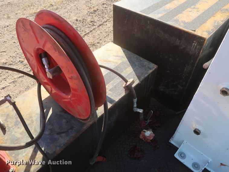 image for item MJ9194 2010 Freightliner Business Class M2  fuel / lube truck