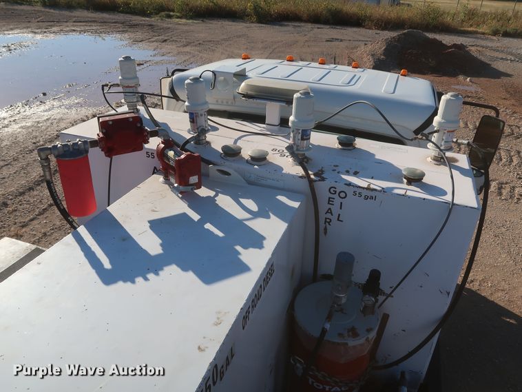 image for item MJ9194 2010 Freightliner Business Class M2  fuel / lube truck