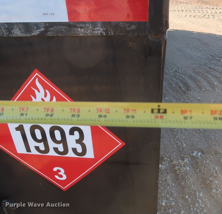 image for item MJ9194 2010 Freightliner Business Class M2  fuel / lube truck