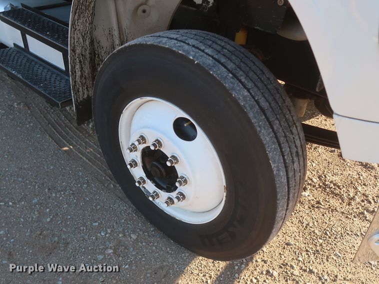 image for item MJ9194 2010 Freightliner Business Class M2  fuel / lube truck