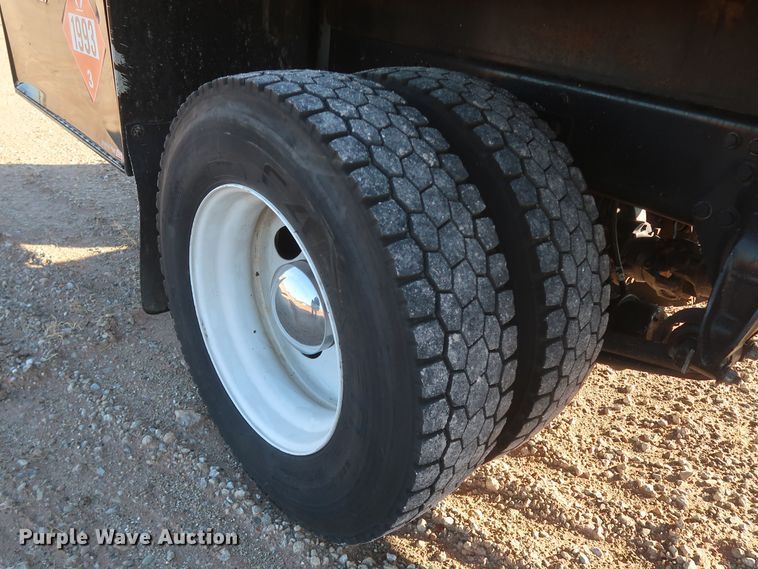 image for item MJ9194 2010 Freightliner Business Class M2  fuel / lube truck