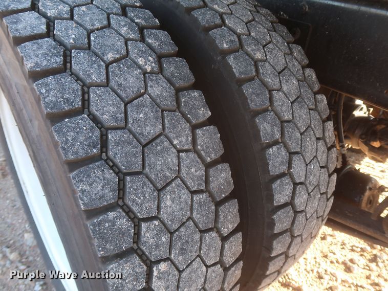 image for item MJ9194 2010 Freightliner Business Class M2  fuel / lube truck