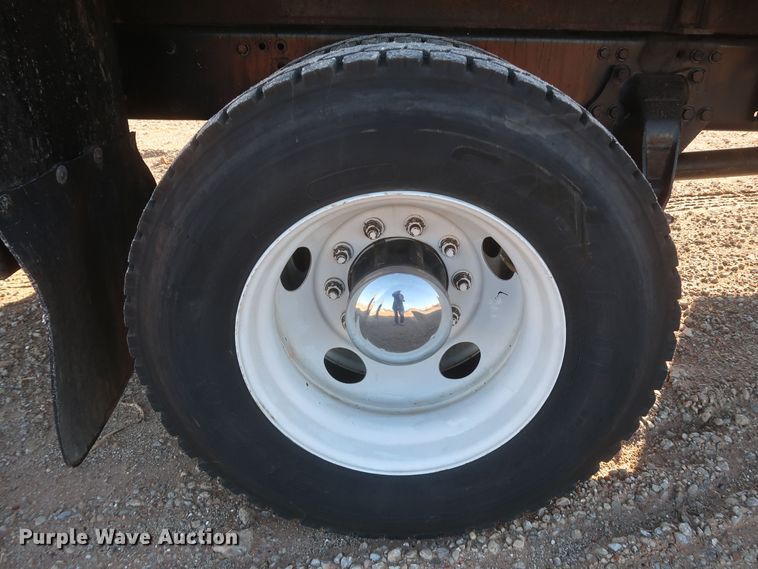 image for item MJ9194 2010 Freightliner Business Class M2  fuel / lube truck