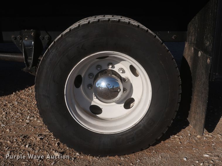 image for item MJ9194 2010 Freightliner Business Class M2  fuel / lube truck