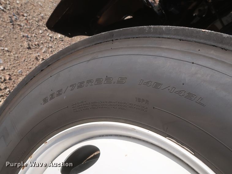 image for item MJ9194 2010 Freightliner Business Class M2  fuel / lube truck