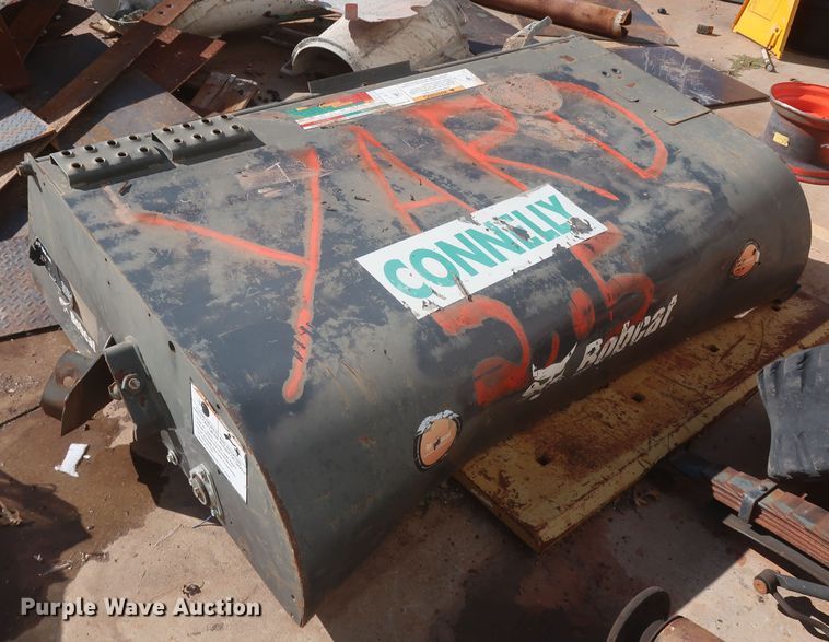 image for item MJ9199 2019 Bobcat 72 Sweeper  skid steer sweeper