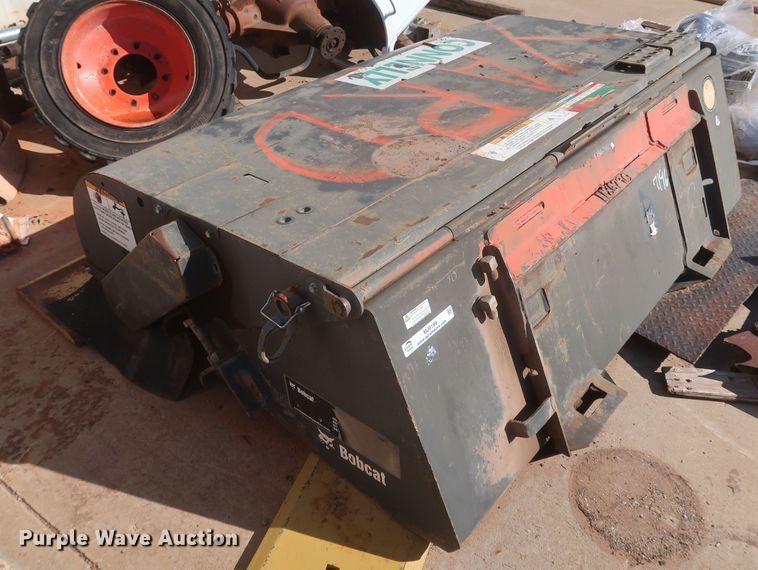 image for item MJ9199 2019 Bobcat 72 Sweeper  skid steer sweeper