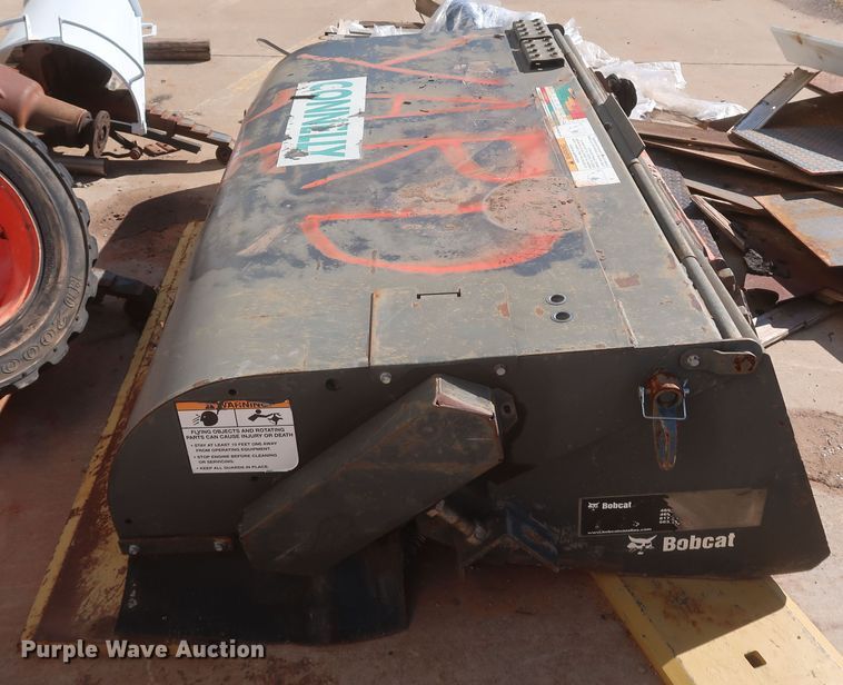 image for item MJ9199 2019 Bobcat 72 Sweeper  skid steer sweeper