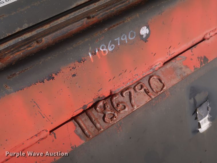 image for item MJ9199 2019 Bobcat 72 Sweeper  skid steer sweeper