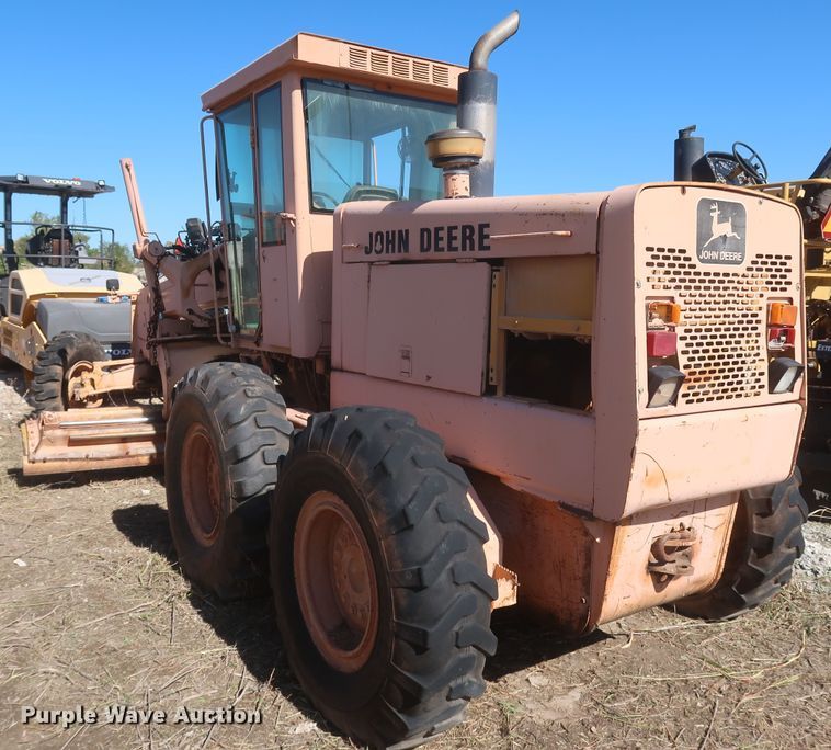 image for item MJ9201 1989 John Deere 670B  motor grader