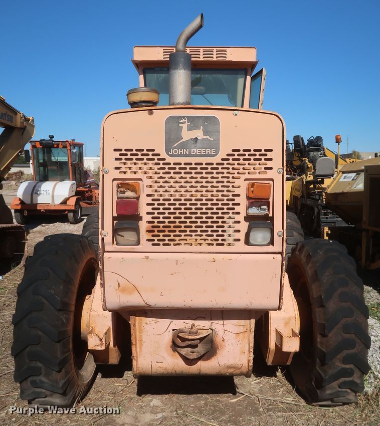 image for item MJ9201 1989 John Deere 670B  motor grader