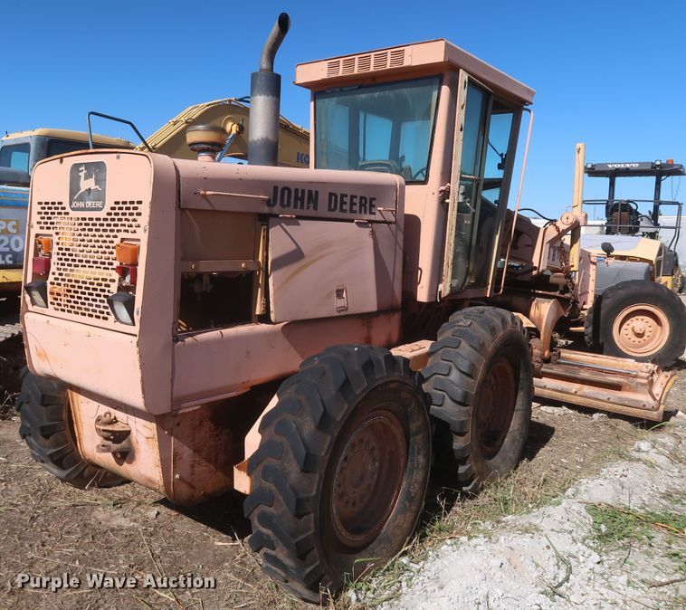 image for item MJ9201 1989 John Deere 670B  motor grader