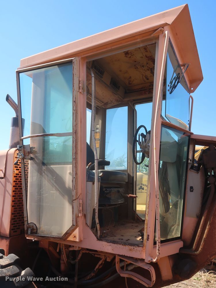 image for item MJ9201 1989 John Deere 670B  motor grader