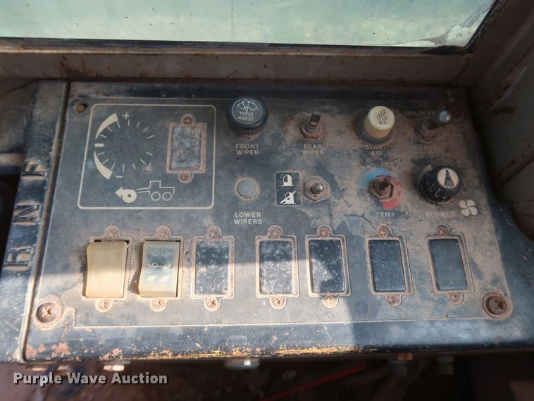 image for item MJ9201 1989 John Deere 670B  motor grader