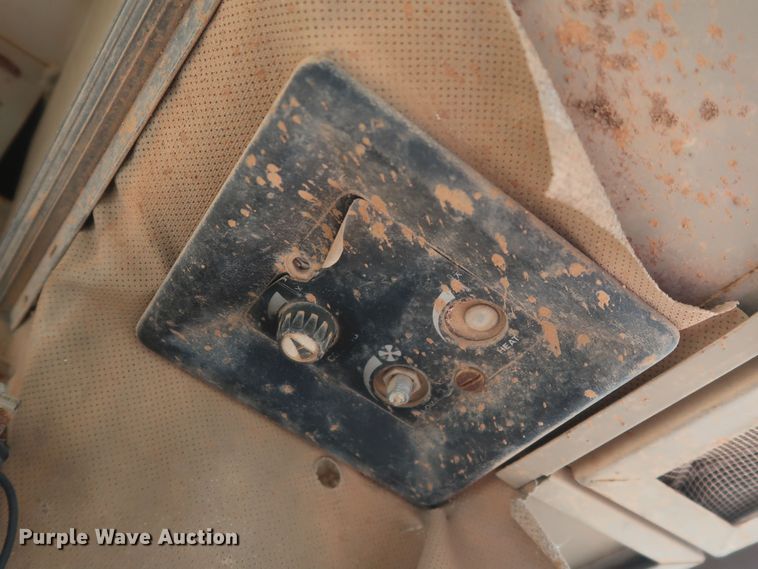 image for item MJ9201 1989 John Deere 670B  motor grader