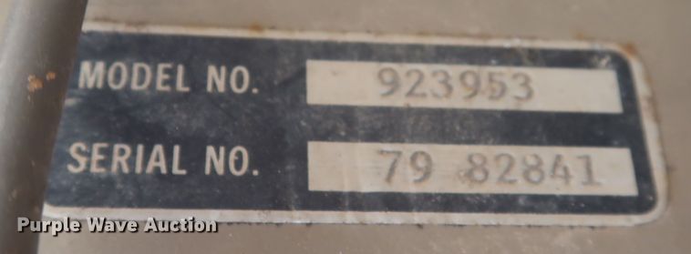 image for item MJ9201 1989 John Deere 670B  motor grader