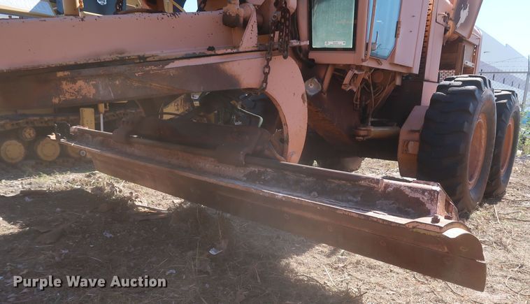 image for item MJ9201 1989 John Deere 670B  motor grader