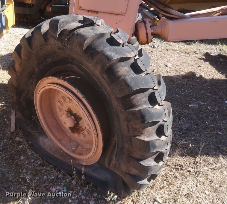 image for item MJ9201 1989 John Deere 670B  motor grader