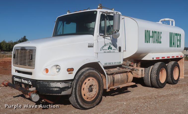 image for item MJ9202 2000 Freightliner FL112  water truck