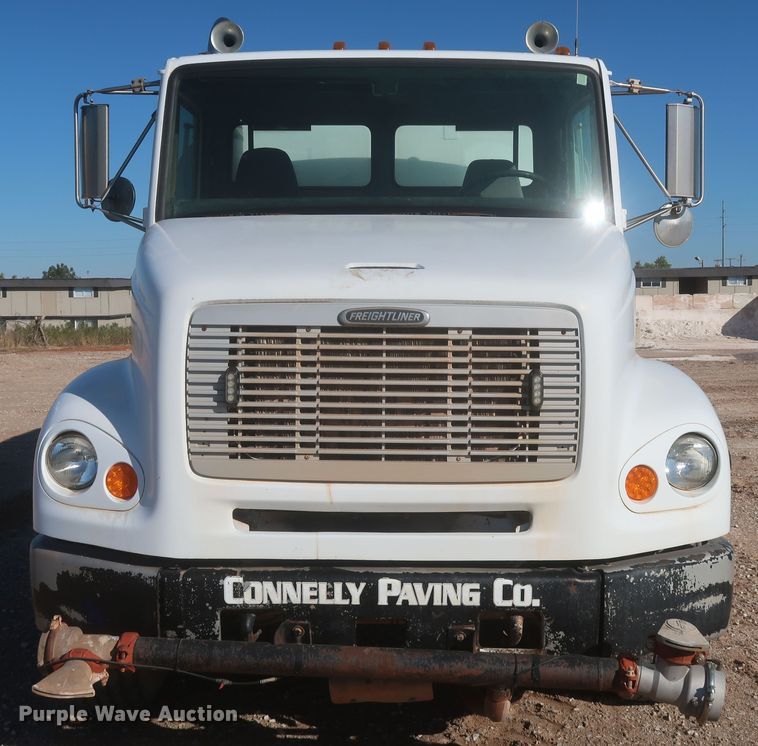 image for item MJ9202 2000 Freightliner FL112  water truck