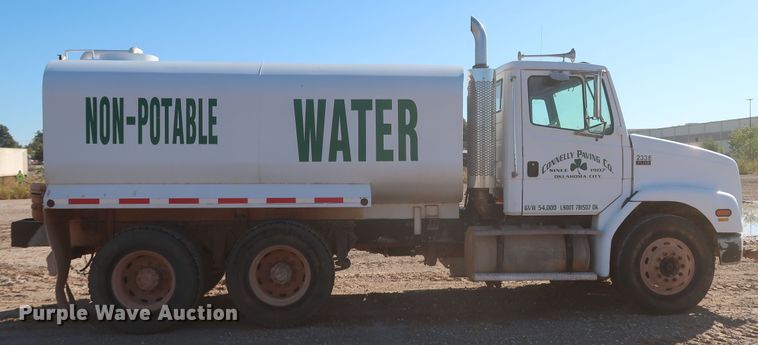 image for item MJ9202 2000 Freightliner FL112  water truck