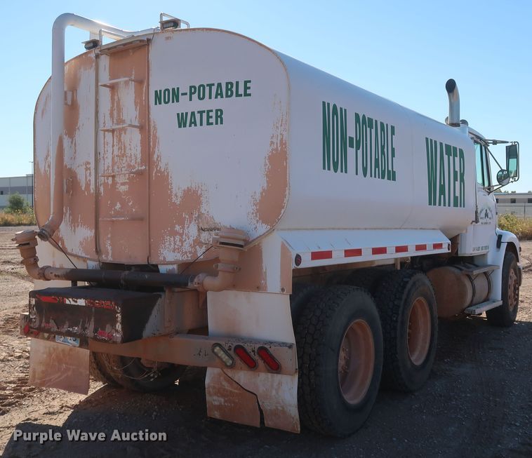 image for item MJ9202 2000 Freightliner FL112  water truck