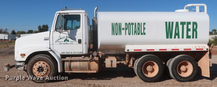 image for item MJ9202 2000 Freightliner FL112  water truck