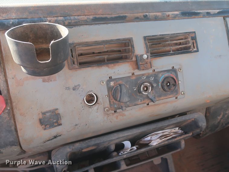 image for item MJ9202 2000 Freightliner FL112  water truck