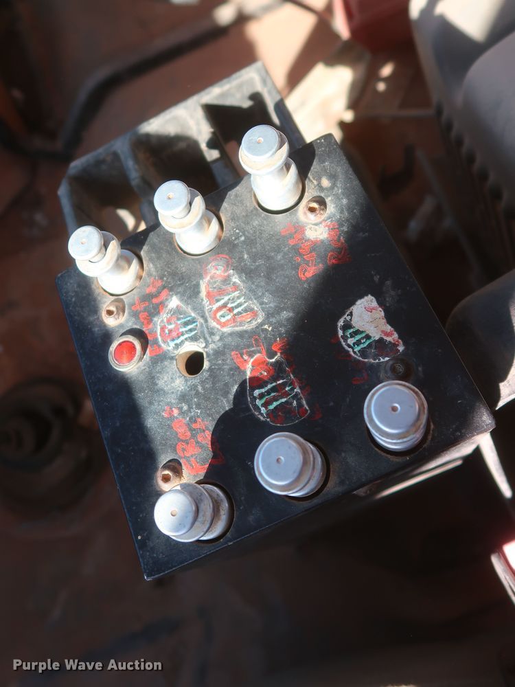 image for item MJ9202 2000 Freightliner FL112  water truck