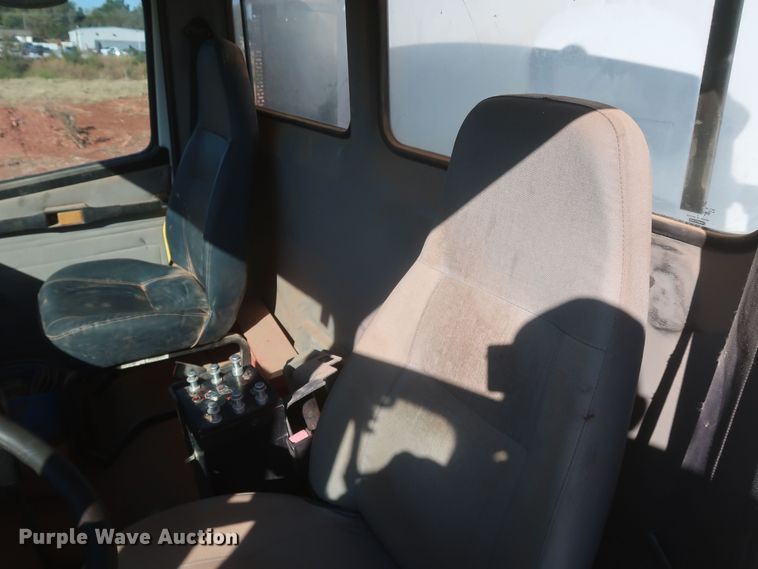 image for item MJ9202 2000 Freightliner FL112  water truck