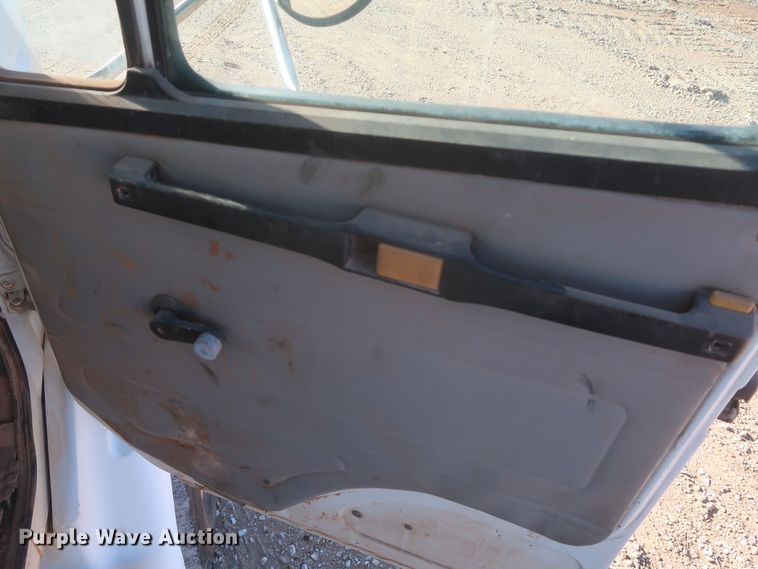 image for item MJ9202 2000 Freightliner FL112  water truck