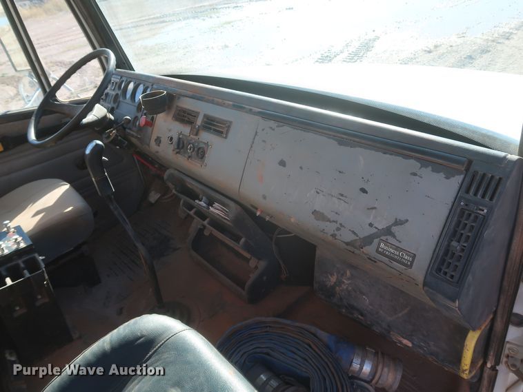 image for item MJ9202 2000 Freightliner FL112  water truck