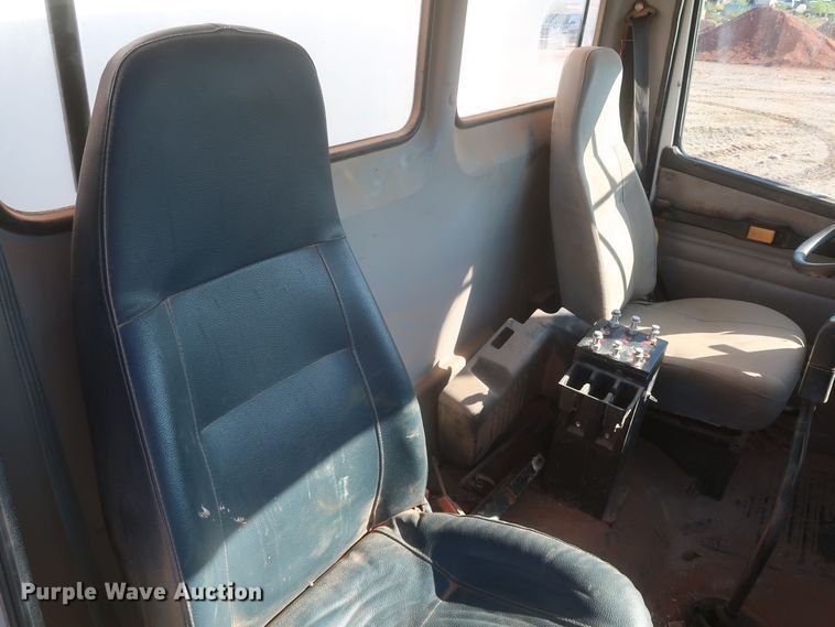 image for item MJ9202 2000 Freightliner FL112  water truck