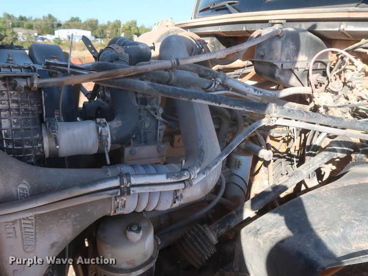 image for item MJ9202 2000 Freightliner FL112  water truck